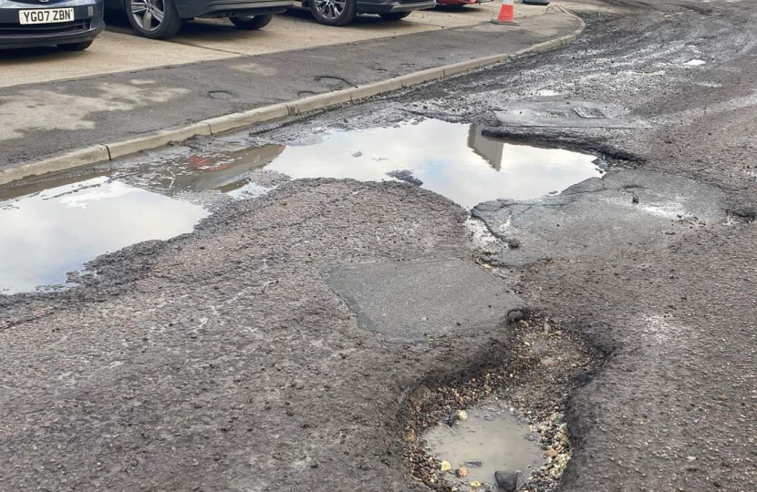 Pothole in King's Hedges Ward